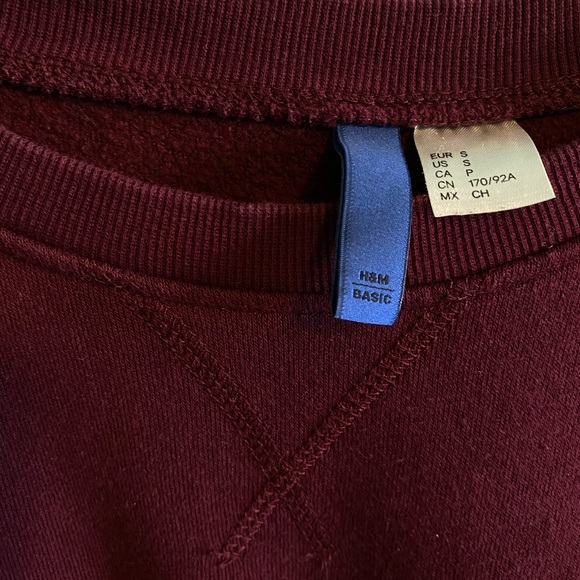 H&M burgundy crewneck - Picture 2 of 2